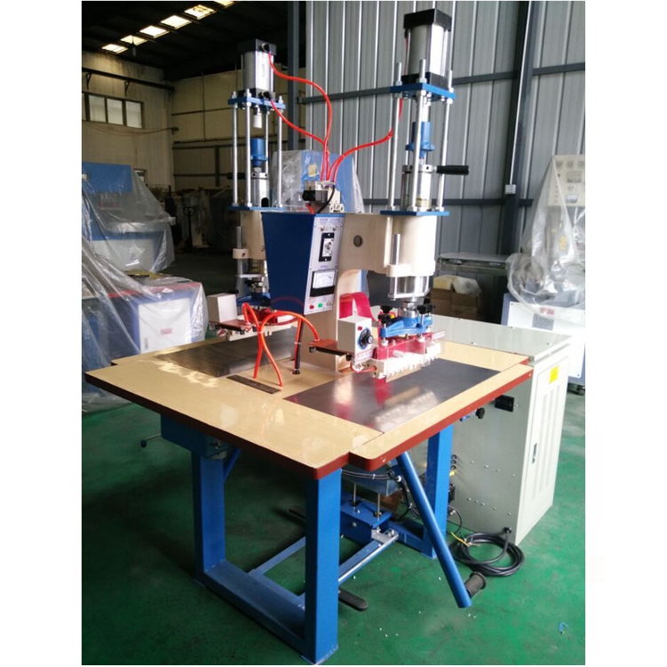 磁碰門簾高頻熱合機(jī)